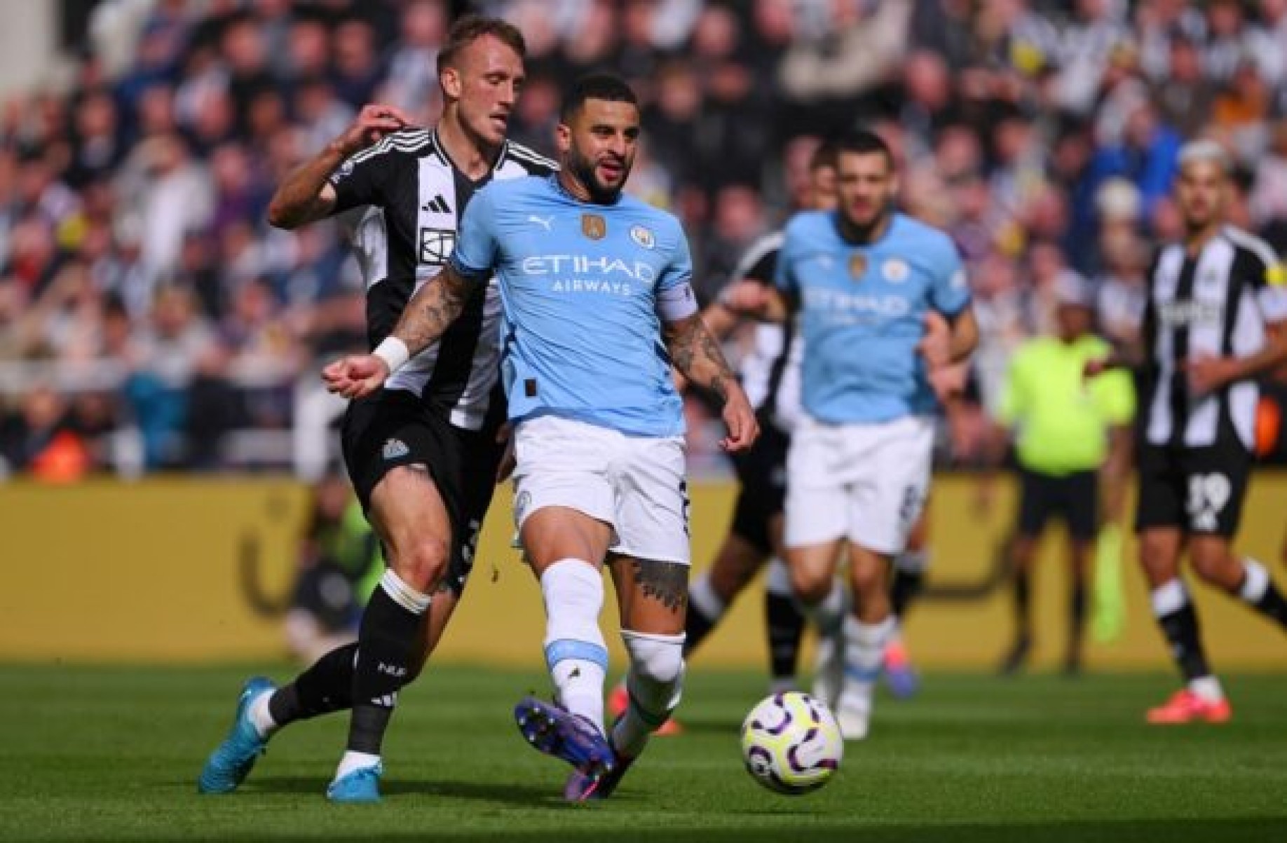 City, fora de casa, fica no empate com Newcastle. Liderança em risco