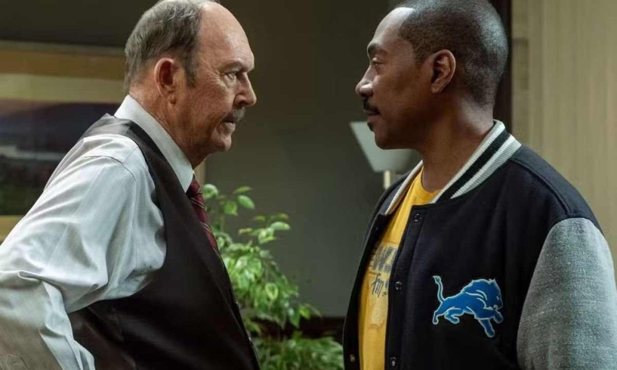 John Ashton (à esquerda) contracena com Eddie Murphy no 4º filme da série 'Um Tira da Pesada' -  (crédito: Divulgação)