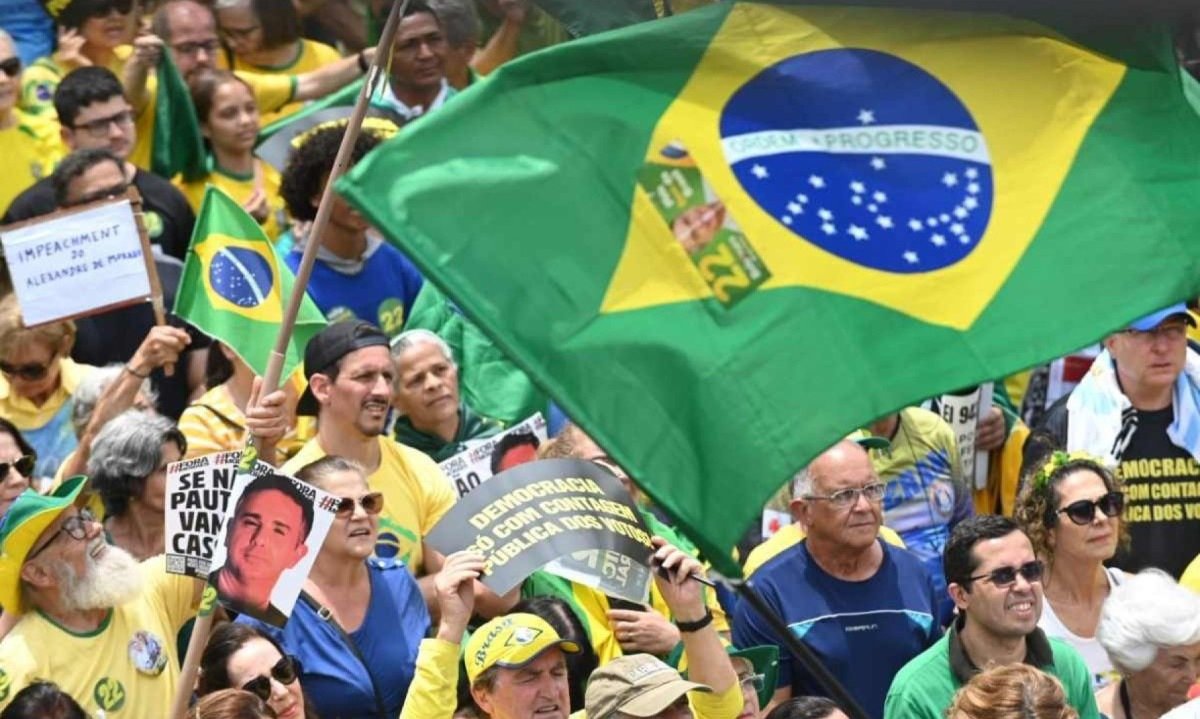 Manifestantes criticam Alexandre de Moraes e Rodrigo Pacheco -  (crédito: LEANDRO COURI/EM/DAPRESS)