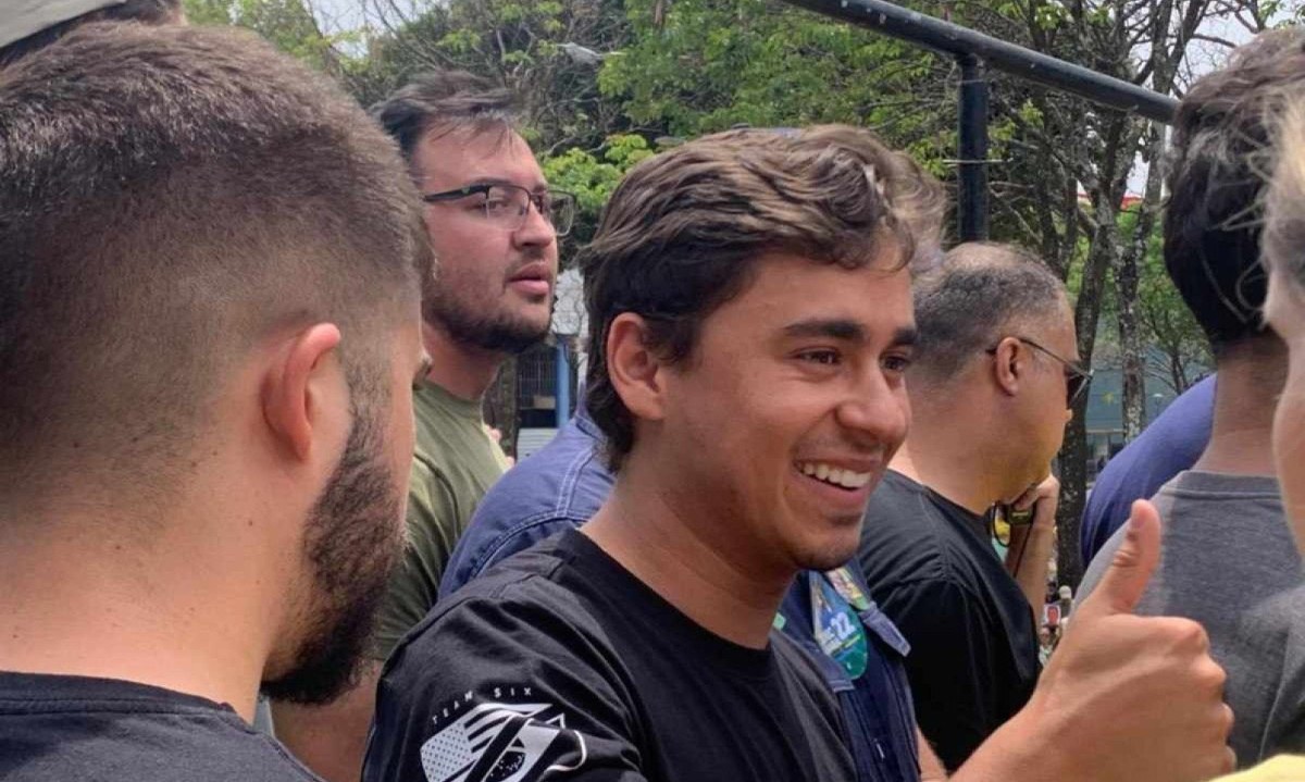 Deputado participou de ato pelo impeachment de Alexandre de Moraes na Praça da Liberdade -  (crédito: Giovanna de Souza/EM/D.A Press)