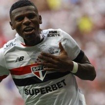 Arboleda ajudou o Tricolor a derrotar o Corinthians no Mané Garrincha -  (crédito: Foto: Rubens Chiri/Saopaulofc.net)