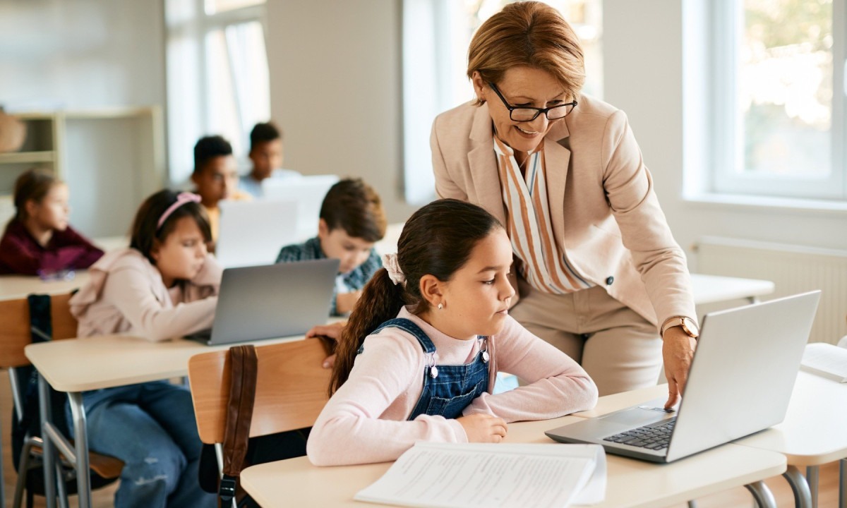 Uso da IA facilita o aprendizado bilíngue na educação básica -  (crédito: DINO)