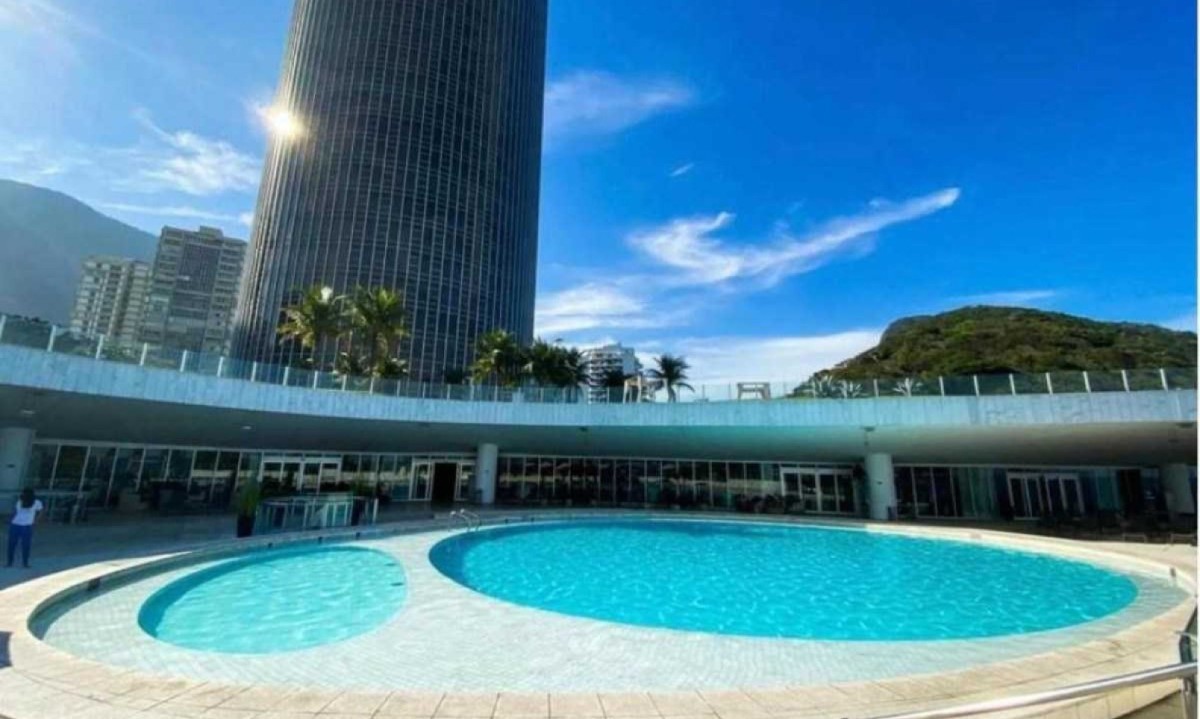 Piscinas circulares do Hotel Nacional, projetadas por Oscar Niemeyer, são climatizadas -  (crédito: HN/DIVULGAÇÃO)