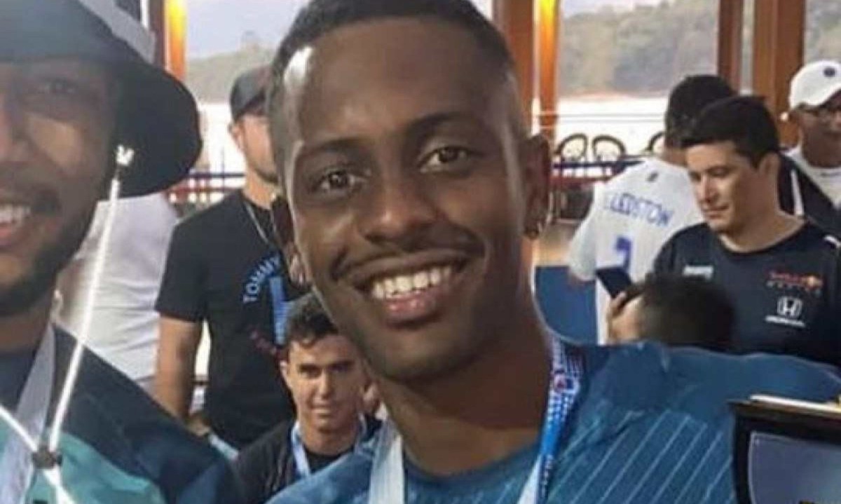 Elivelton Francis era jogador do Rilia Futebol Clube, time associado ao Iate Clube Itaúna -  (crédito: Reprodução/Redes Sociais)