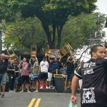 Marçal enfrenta protesto de moradores com cadeiras ao fazer carreata - Mariana Zylberkan/Folhapress