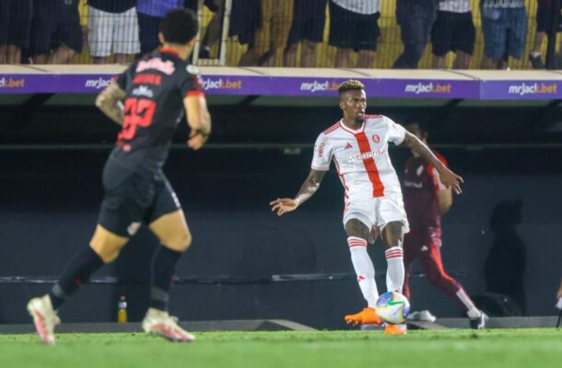 Inter anuncia venda de Igor Gomes para clube dos Emirados Árabes