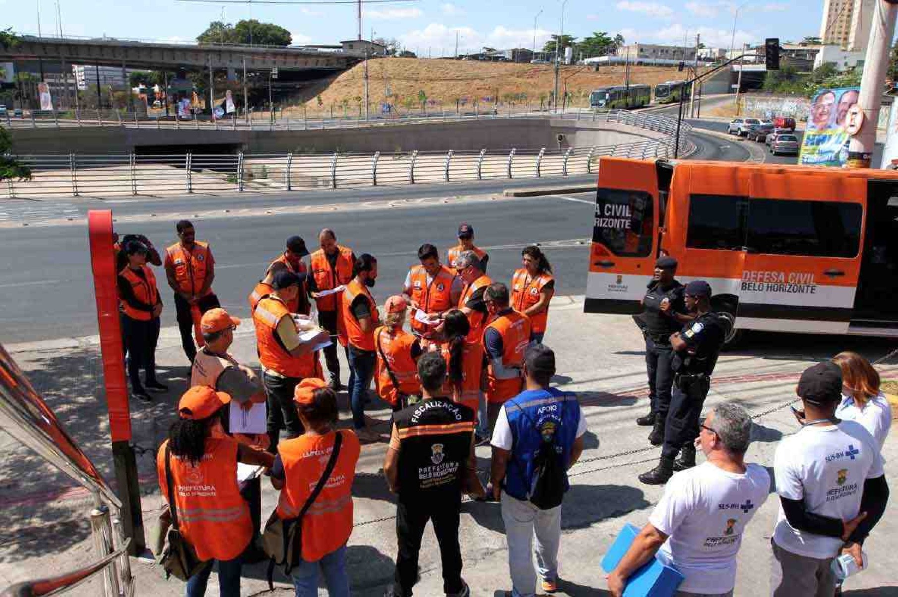 Distribuição de tarefas - Equipe da PBH se prepara para o trabalho na região de venda Nova