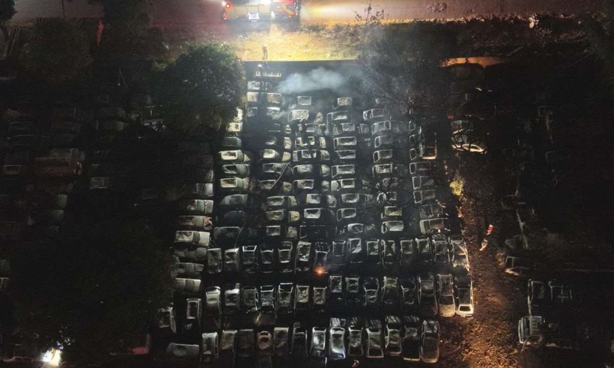 Incêndios atingem 168 carros em Goiânia -  (crédito: Divulgação/Corpo de Bombeiros de Goiás)