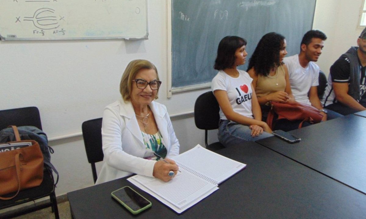                                 
    Maria da Glória Mameluque, a dona Glorinha, "caloura" de Medicina aos 86 anos. -  (crédito: Luiz Ribeiro/DA Press)