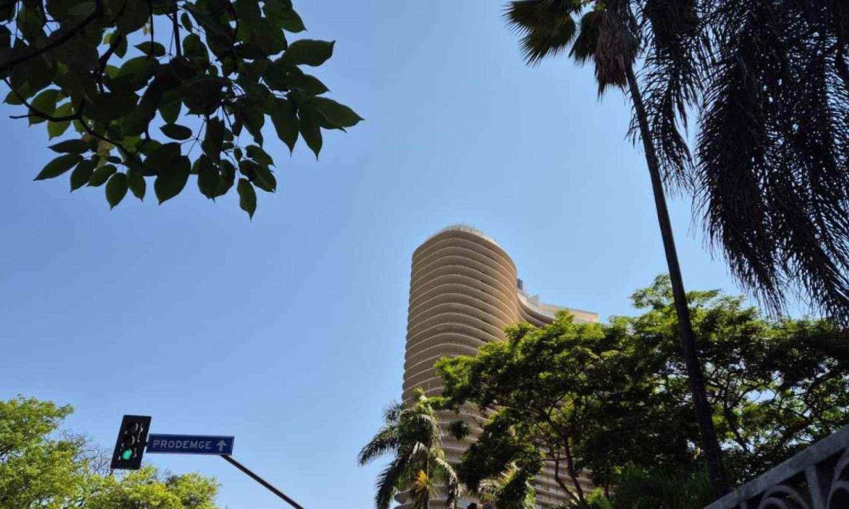 De acordo com a Defesa Civil de BH, a umidade relativa do ar mínima ficará em torno de 15% durante a tarde, bem abaixo do índice ideal estipulado pela Organização Mundial da Saúde (OMS) -  (crédito: Jair Amaral / EM / D.A Press)