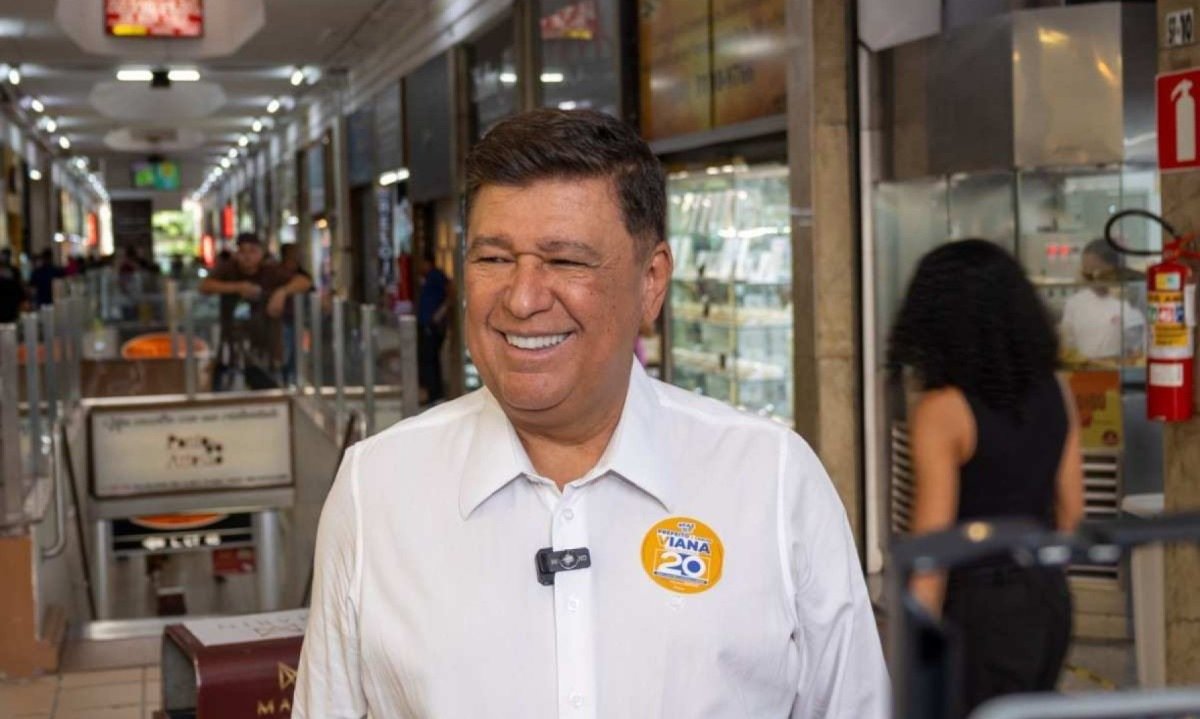 Carlos Viana visita a Galeria do Ouvidor, no Centro de Belo Horizonte -  (crédito: Rafael Andrade/Campanha Carlos Viana)