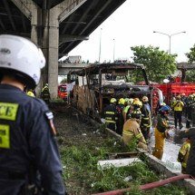 Incêndio em ônibus escolar deixa vários mortos  - Manan VATSYAYANA / AFP