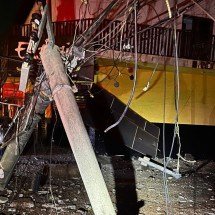 MG: motorista é arremessado de carro que bateu em dois postes e morre - Rede de Noticias