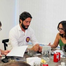 Gabriel Azevedo assina carta de compromissos com representantes de bares - Divulga&ccedil;&atilde;o/Campanha Gabriel Azevedo