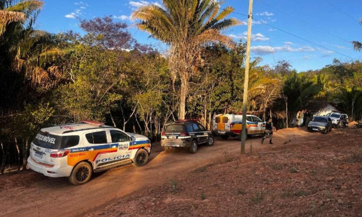 Polícia Militar fez um cerco aos criminosos em um sítio no Norte de Minas -  (crédito: PMMG/Divulgação)