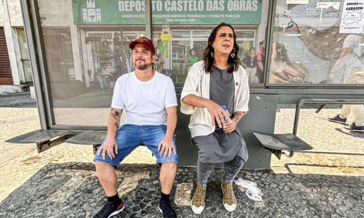 Duda Salabert e seu vice Francisco Foureaux 'visitaram' pontos de ônibus na Avenida Mendes Sá -  (crédito: Cadu Passos/Divulgação)
