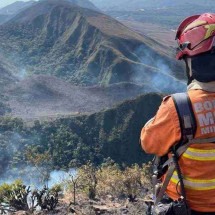 Nasa mostra que Serra da Moeda foi das mais afetadas pelo fogo próximo a BH - CBMMG/Divulgação