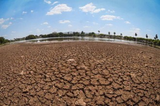 Seca esvazia uma das sete lagoas que dão nome a município mineiro