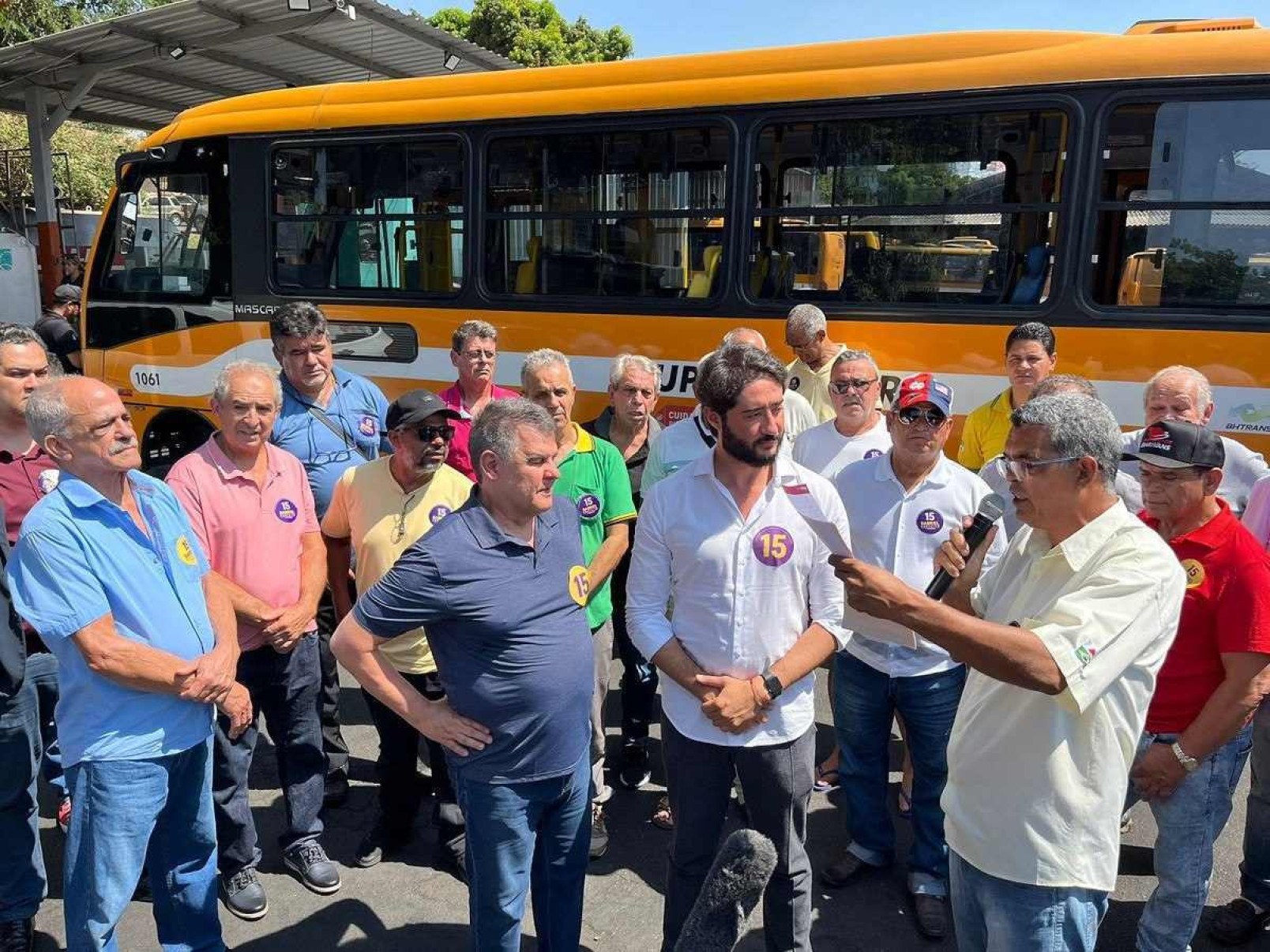 Gabriel Azevedo promete aumentar valor pago ao transporte suplementar