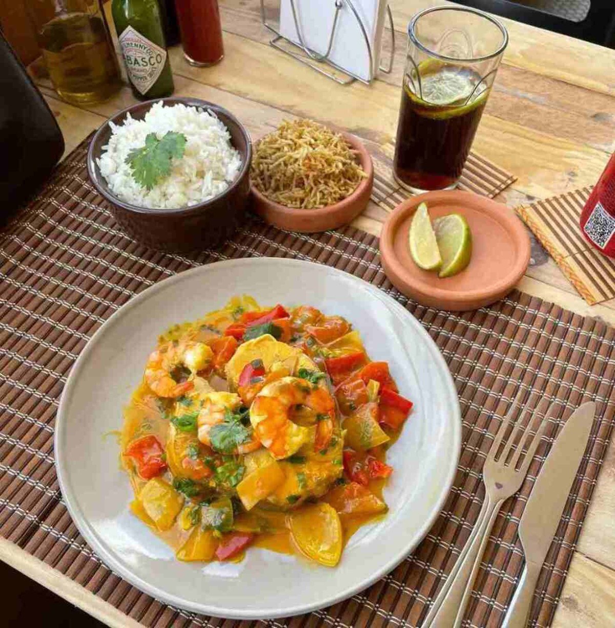 Moqueca e mingau de tapioca do NuCentral Comidaria