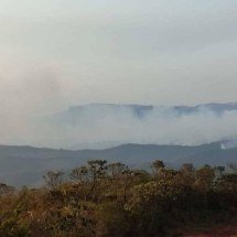 Incêndio em floresta próxima a Ouro Preto já dura 6 dias e ameaça distrito - Ronald Guerra