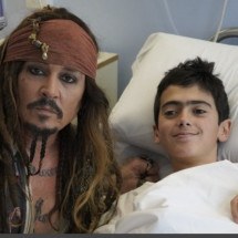 Alegria no hospital: Johnny Depp se veste de Jack Sparrow e pirata surpreende as crianças -  ReproduÃ§Ã£o Facebook