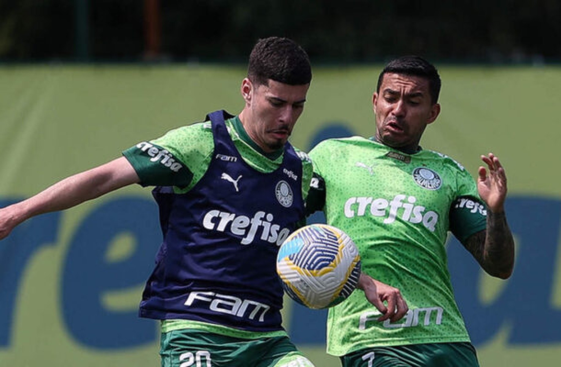 Rômulo perde ainda mais minutos e segue sem espaço no Palmeiras