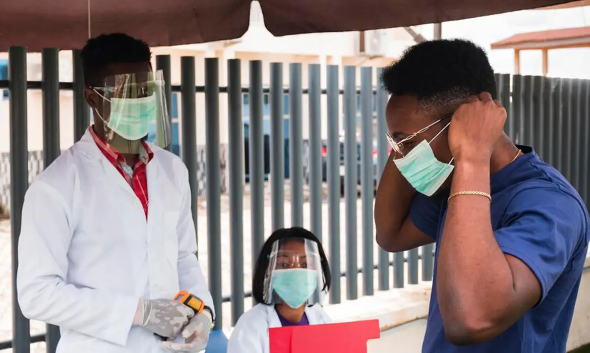 Em casos em que há resultado de teste positivo para a infecção, o atendimento precoce em um centro de tratamento específico é considerado essencial, além de aumentar as chances de sobrevivência -  (crédito: AfricaCDC/Divulgação)