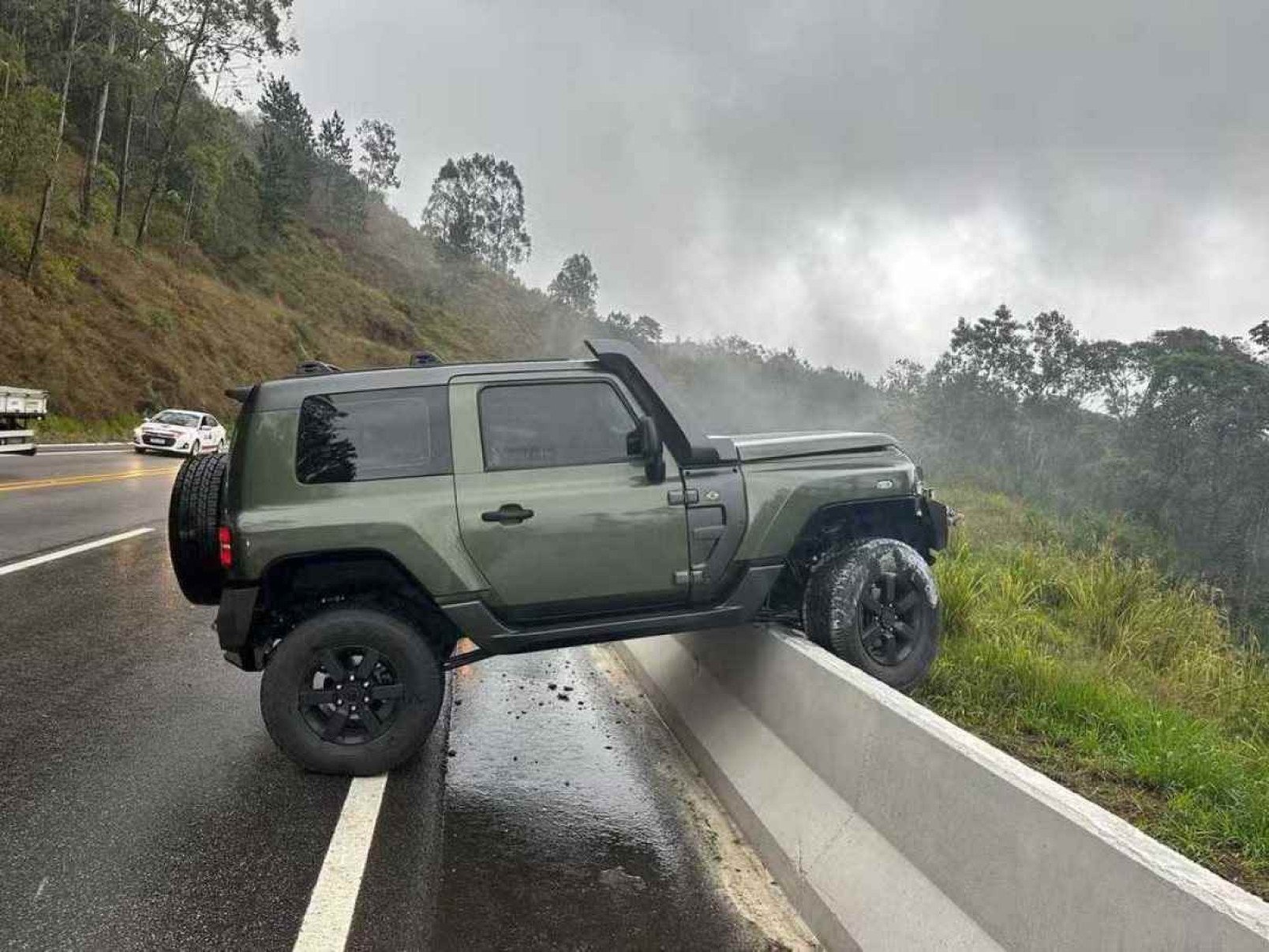 Cantor sertanejo sofre acidente de carro em Santa Catarina