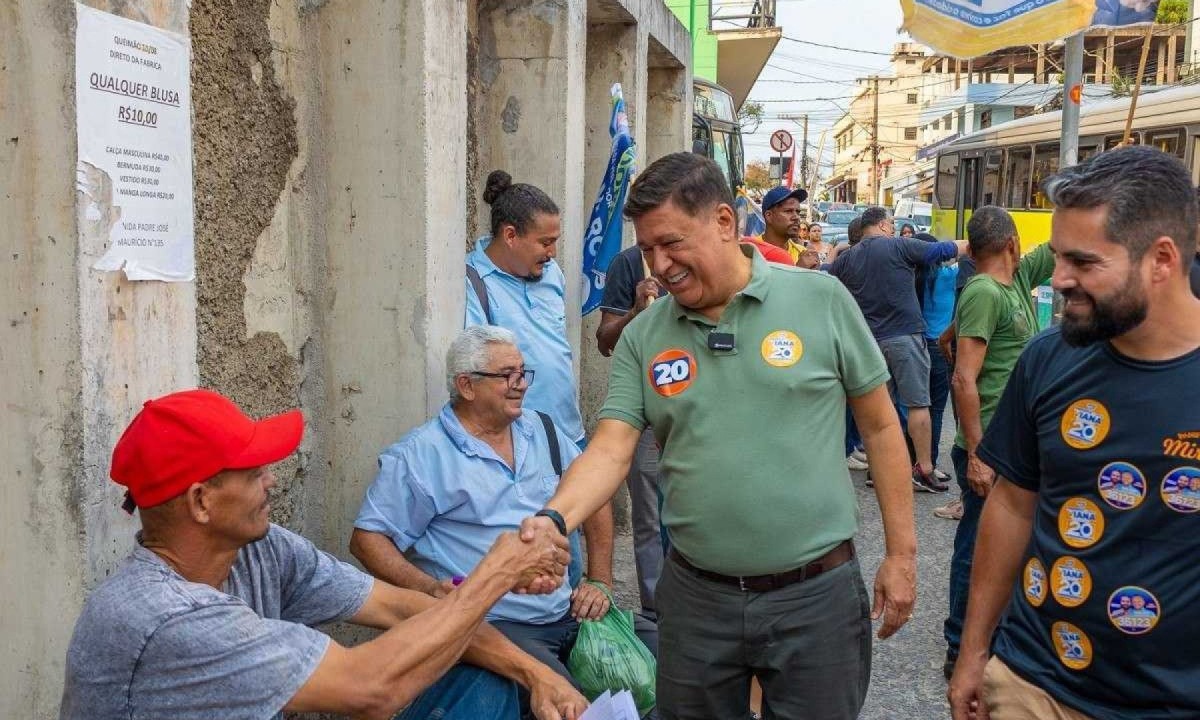 Viana fez campanha corpo a corpo nesta sexta-feira (4/10) -  (crédito: Divulgação)