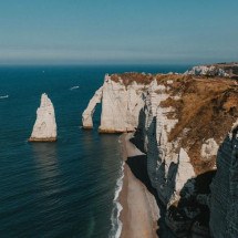 Falésias espetaculares: Paredões à beira-mar fazem recortes na paisagem - Max Avans pexels