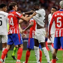 Atlético de Madrid vai expulsar mais dois torcedores após confusão e racismo em clássico - No Ataque Internacional