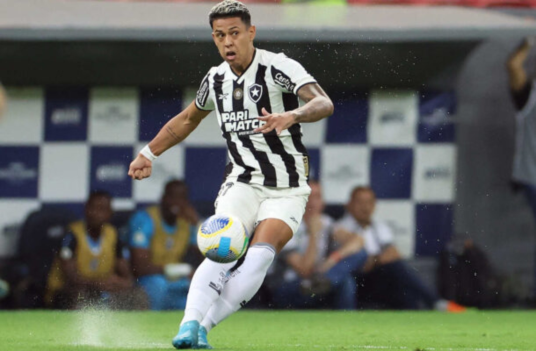 Matheus Martins compara futebol do Botafogo: ‘Parecido com o da Europa’