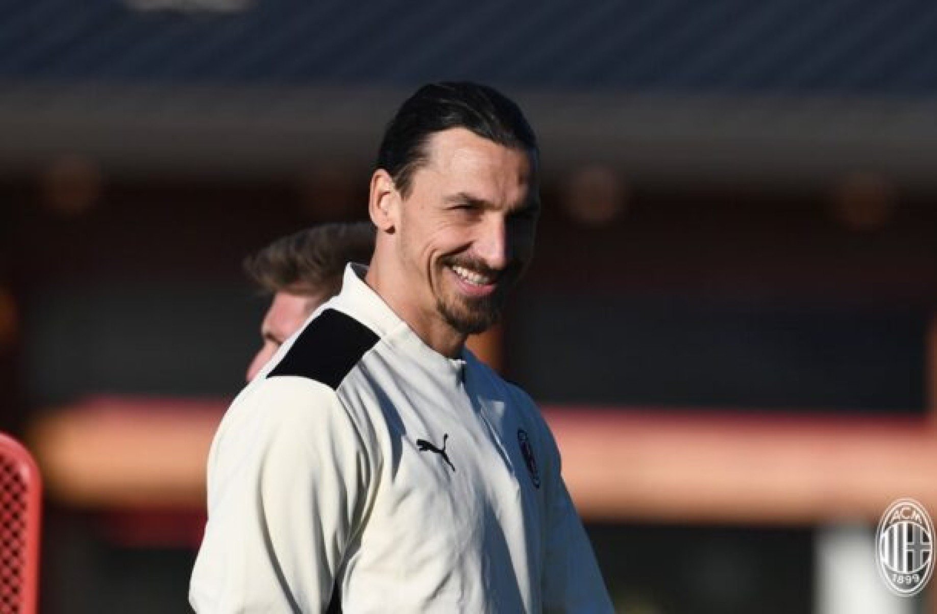 Ibrahimovic compra Ferrari de R$ 5 milhões como presente de aniversário