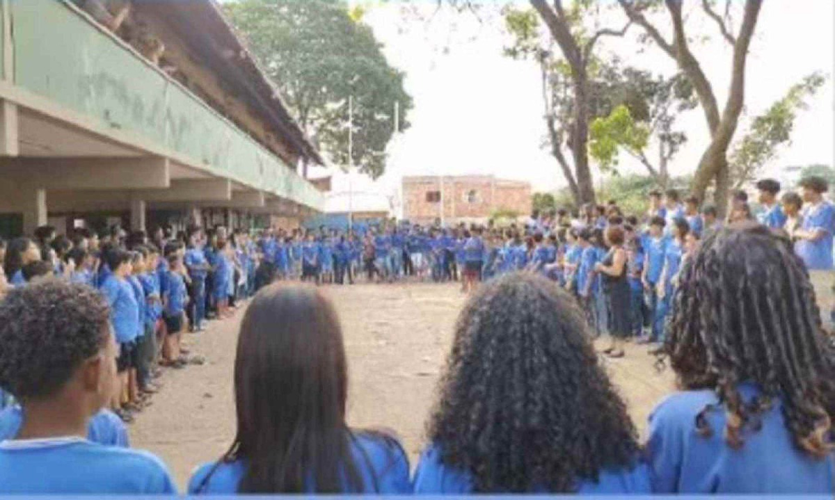 Colegas de Bernardo rezaram e ao final aplaudiram a memória do colega -  (crédito: Redes sociais)