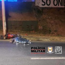 Mulher morre ao bater em poste no Anel Rodoviário de BH - PMRv