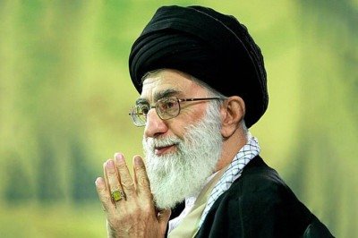 Sayyid Ali Hosseini Khamenei,Ã© um Marja' duodecimano xiita iraniano que atualmente serve como LÃ­der Supremo do IrÃ£, desde 1989, quando sucedeu o AiatolÃ¡ Khomeini. Anteriormente, ele tambÃ©m foi presidente do paÃ­s de 1981 a 1989. -  (crédito: Mohsen Sajjadi/WikimÃ©dia Commons)