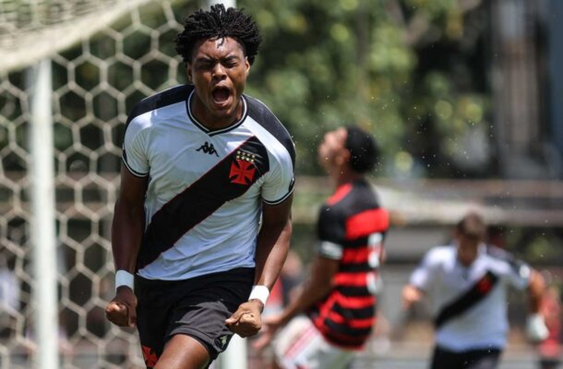 Vasco vence o Flamengo na Gávea e abre vantagem na final do carioca Sub-20