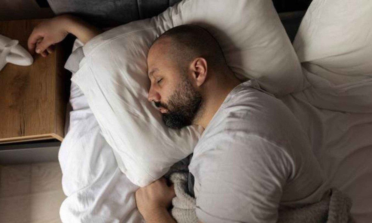 Dormir pouco ou dormir muito? Ambos fazem mal para memória, fluência verbal e cognição -  (crédito: Getty Images)