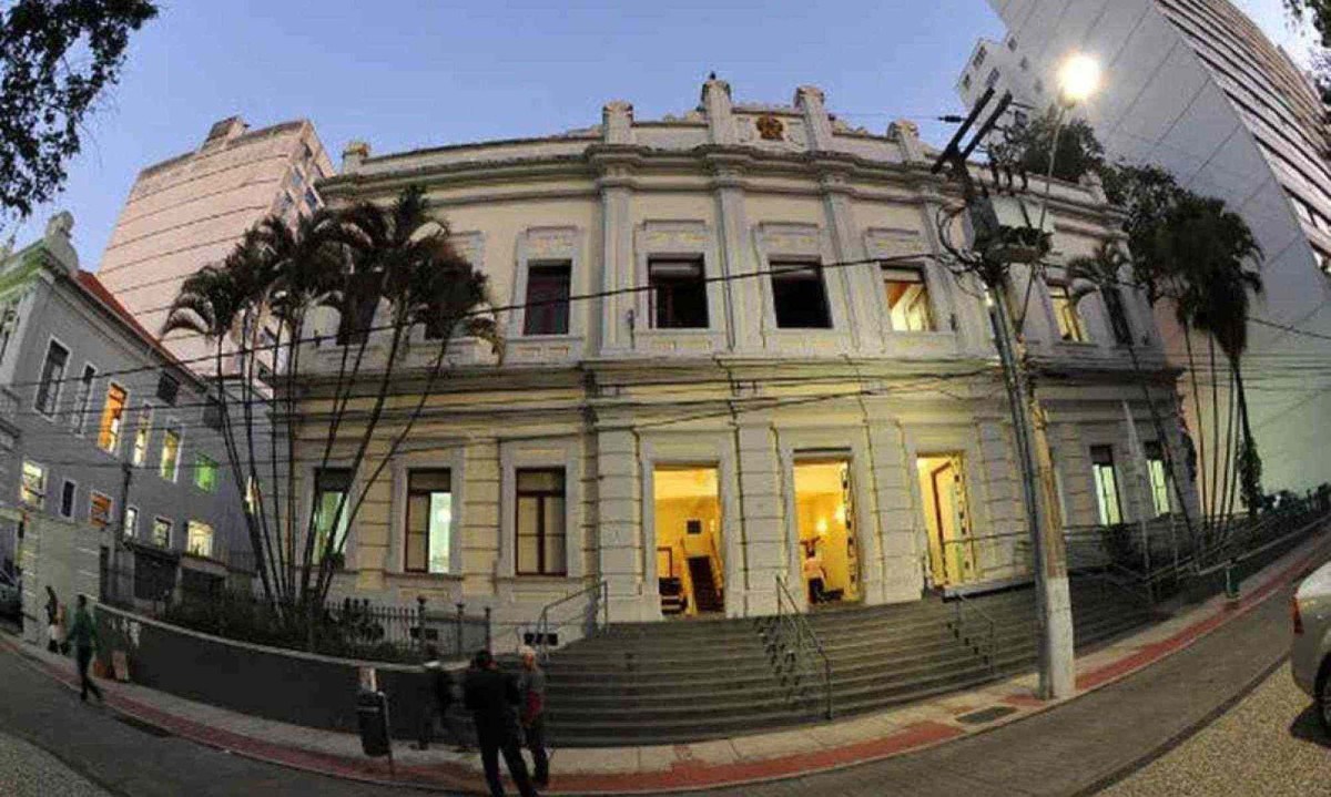Juiz de Fora também reelegeu a prefeita Margarida Salomão (PT) com 53,96% dos votos válidos -  (crédito: Câmara Municipal de Juiz de Fora/Divulgação)