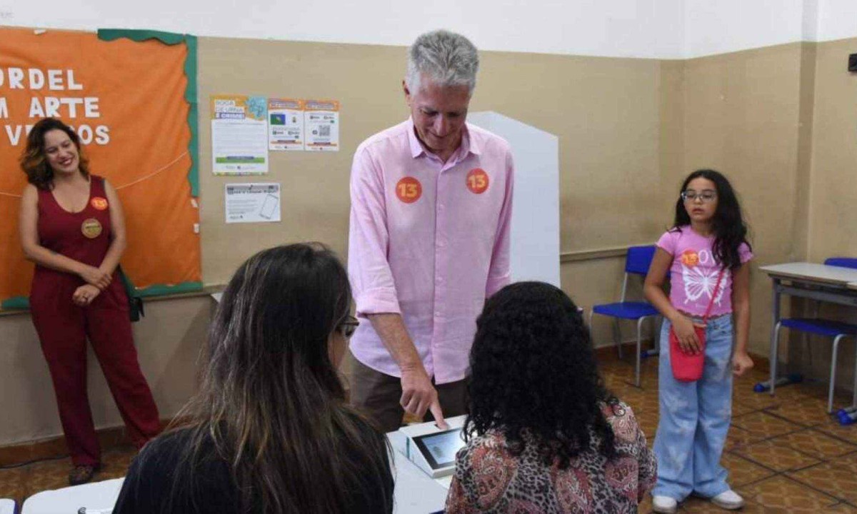 O candidato Rogério Correia votou nesta manhã de domingo -  (crédito: Gladyston Rodrigues/EM/D.A. Press)