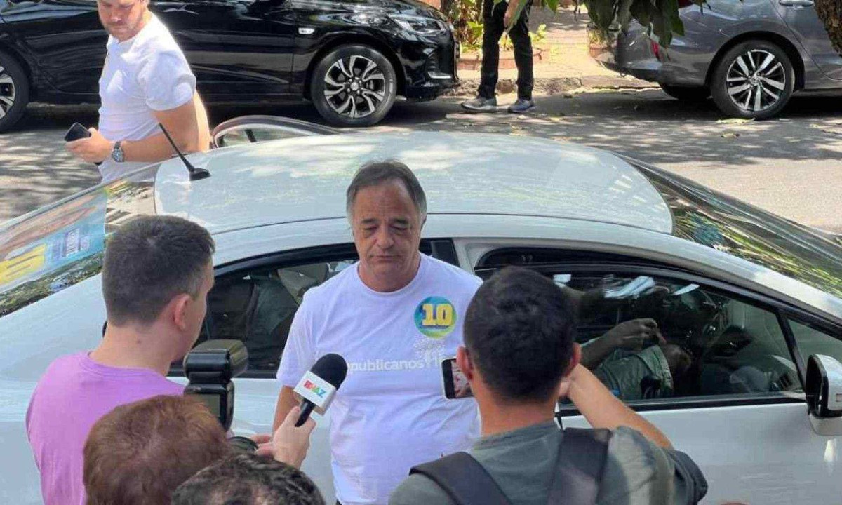 Mauro Tramonte (Republicanos) votou no Col&eacute;gio Izabela Hendrix, no Bairro Lourdes, Regi&atilde;o Centro-Sul de BH -  (crédito: Edésio Ferreira/EM/DA Press)