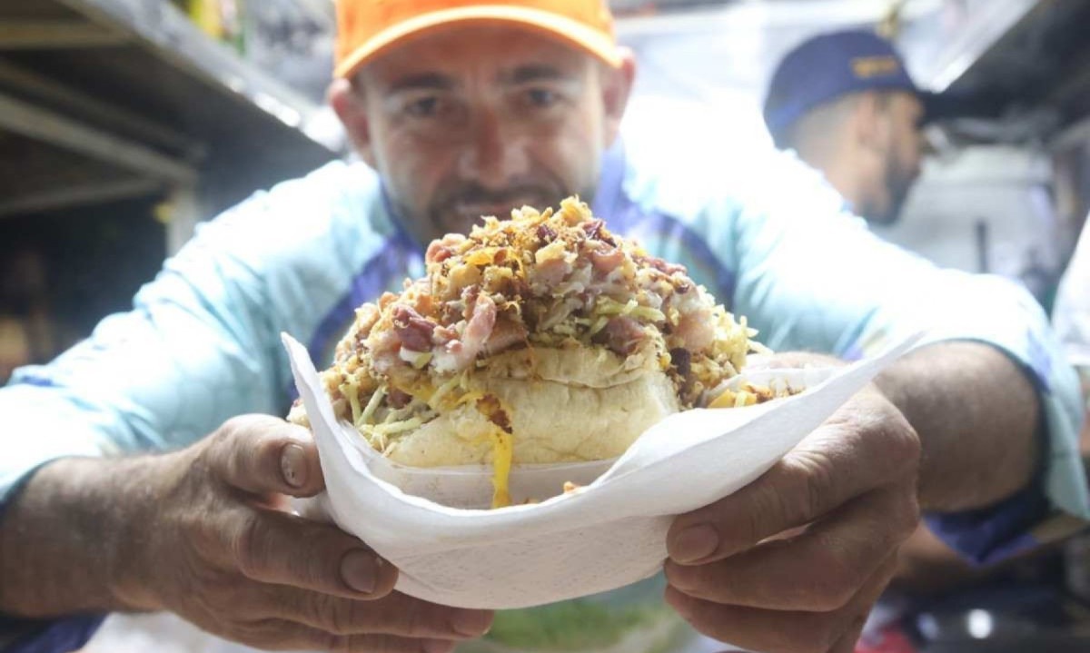 'Cada cliente monta seu próprio lanche com tudo que puder', informa Tarcizio Vanderlei, do Tunay Lanches -  (crédito: Marcos Vieira /EM/D.A Press)