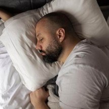 Dormir pouco ou dormir muito? Ambos fazem mal para memória, fluência verbal e cognição - Getty Images