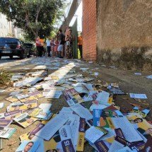 BH: ruas amanhecem cobertas por santinhos; confira se distribuição é crime - Gladyston Rodrigues / EM / D.A Press