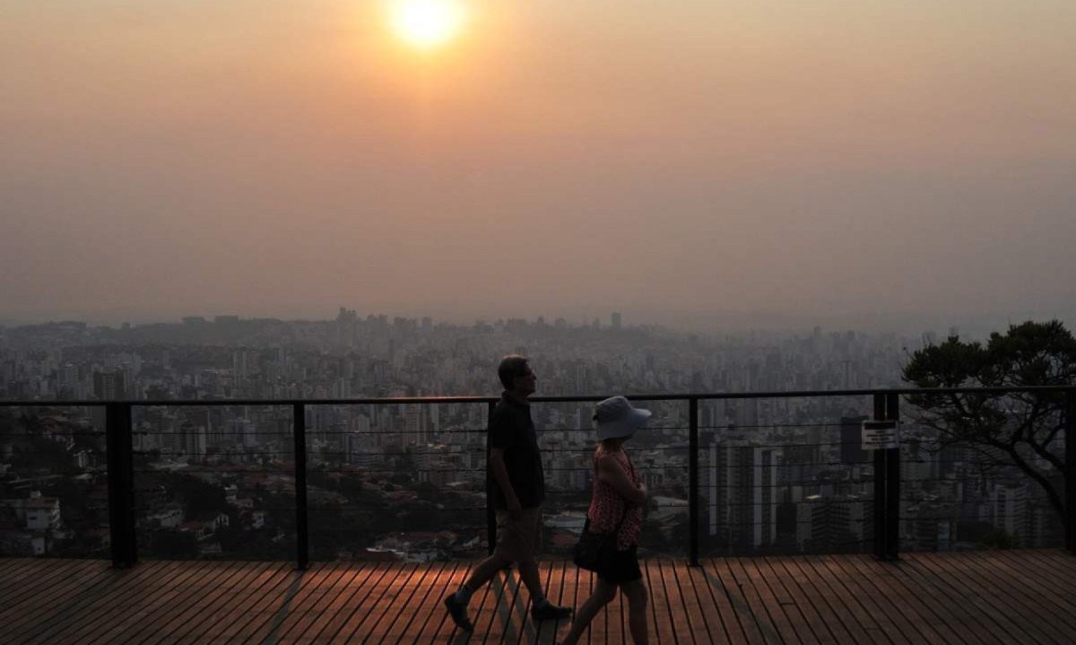 Belo Horizonte tem previsão de chuva e novo recorde de calor para esta quarta-feira (9/10)
       -  (crédito:  Gladyston Rodrigues/EM/D.A Press)