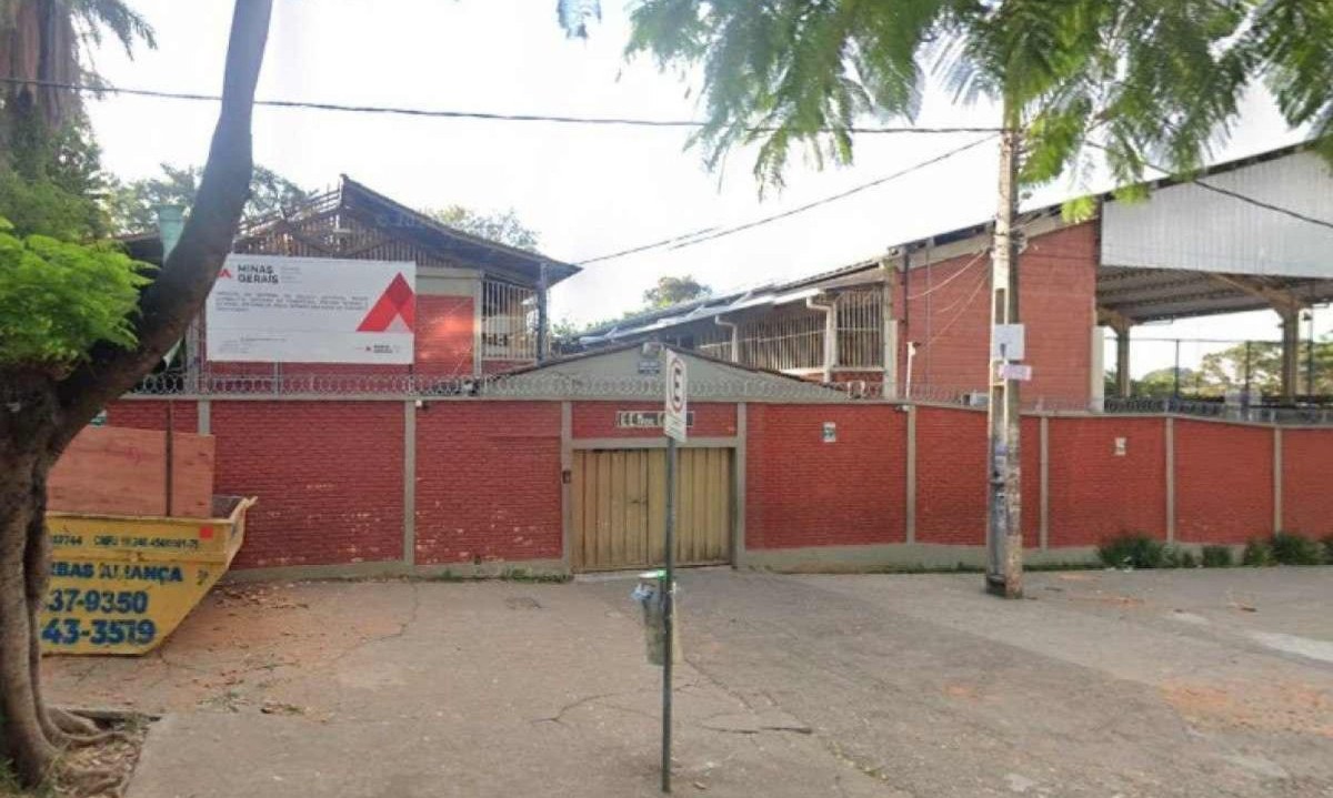 Caso aconteceu na Escola Madre Carmelita, na Pampulha -  (crédito: Street View)