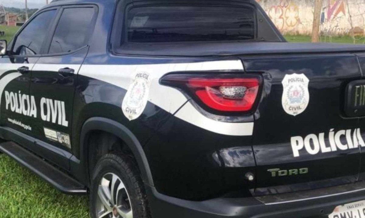 O tráfico de drogas foi constatado depois dos policiais receberem a denúncia de uma possível troca de votos por pedras de crack -  (crédito: Reprodução / Polícia Civil de Minas Gerais)