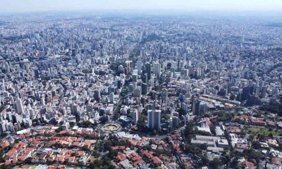 Em Belo Horizonte, a situa&ccedil;&atilde;o se torna ainda mais cr&iacute;tica, com a umidade relativa do ar na faixa de 20% -  (crédito: Leandro Couri/EM/D.A.Press)