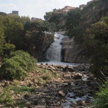 Oásis inalcançável: cachoeira em BH não pode ser usada pra combater o calor - Alexandre Guzanshe/EM/D.A. Press. Brasil. Belo Horizonte - MG